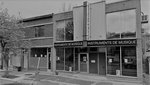 Immeuble rénové, conversion de l'immeuble commercial pour un multiplex residentiel