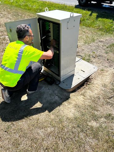 Troubleshooting inside the fiber cabinet for light.