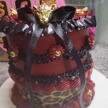4 in. Luxe Bento Cake. Glitz and glitter for a Special day or just because. Sharing optional.