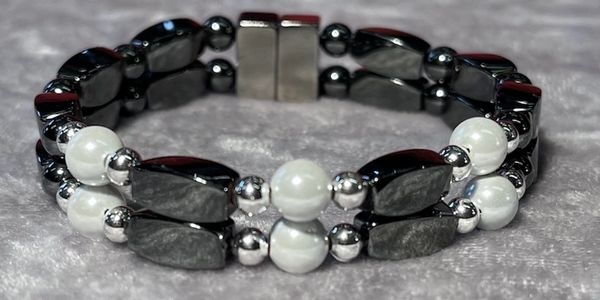 bracelet made with black and white beads