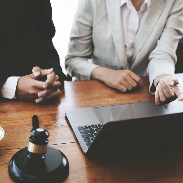 A woman explaining to her client on a laptop