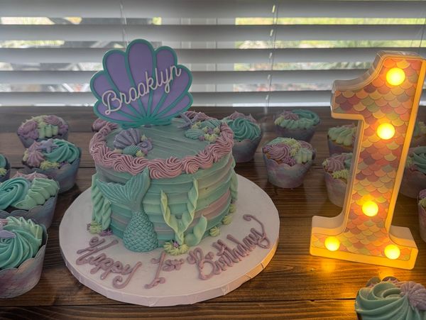 Under the sea themed first birthday cake and cupcakes.