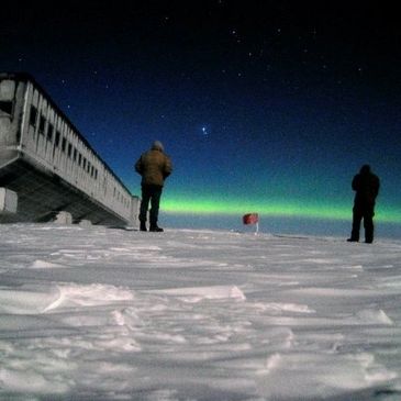 Aurora Australis at Amundsen-Scott South Pole Station in 2007.  