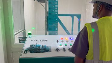 Operator monitoring the MAC 1800 Smart Series control panel.