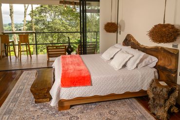 Vista general de suite con jacuzzi en hotel campestre el eden country