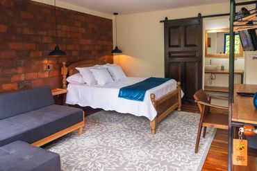 Sala de estar en habitacion para pareja