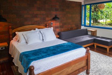 cama en habitacion para pareja