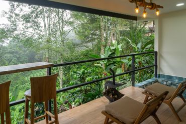 Terraza con fogata y jacuzzi en suite en hotel campestre en circasia quindio