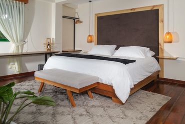 Suite con cama king en hotel campestre en circasia quindio