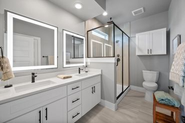 The primary bathroom at Tribeca Townhomes in Grand Prairie