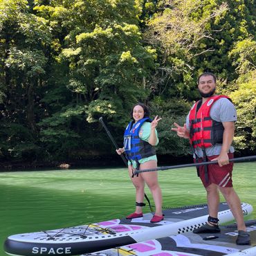 Ao remar em águas calmas, você se transforma em um explorador.