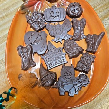 chocolate halloween items