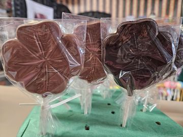 chocolate shamrock suckers