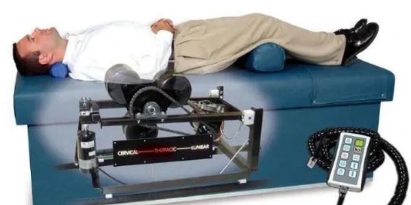 Upper back pain relief traction table