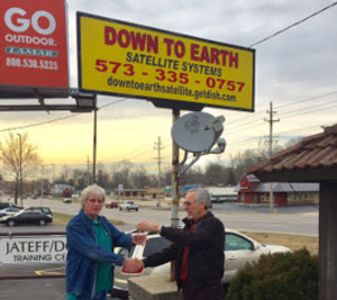 David Michel hands the keys to Mark Jackson
DTE Satellite
DTESat.com
Dish