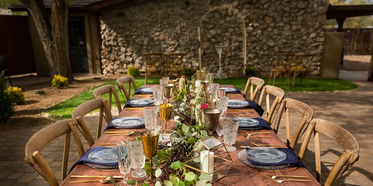 Wedding table setting for wedding at Primrose Inn and Suites
