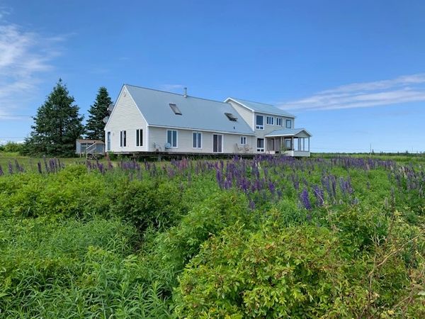 Wood Islands , PEI
This 10 Acre Waterfront retreat for $549,000!  Vendors Motivated!