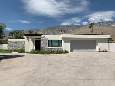 Palm Springs Ca desert modern residence designed by R.L. Osborn Architect..