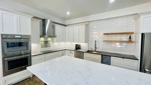 Showroom kitchen with Caesarstone quartz