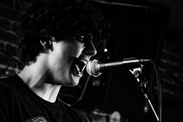 Jason Barber's silky smooth vocals during a Live Finz show in 2024.