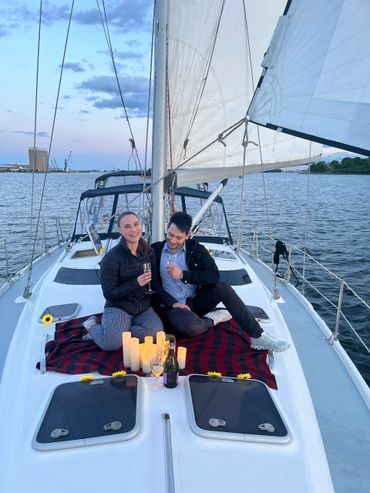 Sunset boat tour and sailing date night in Baltimore