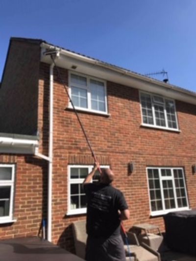 Cleaning fascia's and soffits