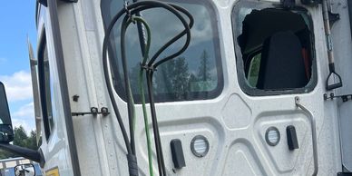 Freightliner Major Autoglass WIndshield Replacement