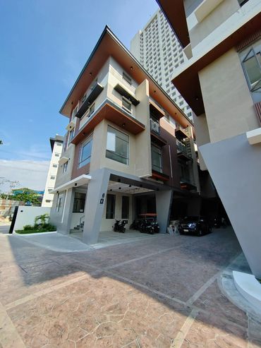 🏡 Luxury 4-Storey Townhouse in Scout Area, Quezon City! ✨
💰 Price Range: ₱49M - ₱57M