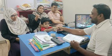 Advocate providing legal consultation in an office environment for family and civil matters.