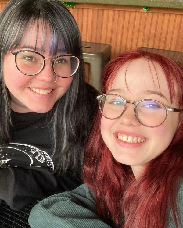 Brunette mom and red-headed daughter at pub