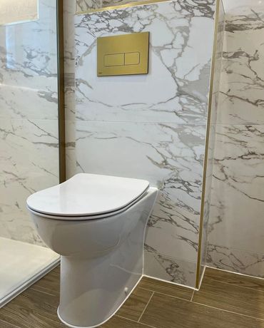 niche tile design in walk-in shower Toronto