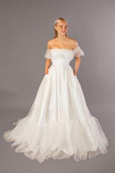 Monroe. tiered wedding dress with off the shoulder neck line
Thatcham Farnham Theale Slough Oxford