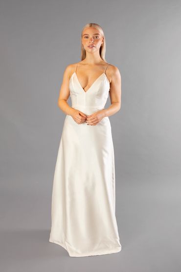 Ritual. v neck slip style wedding dress
Hampshire Buckinghamshire Oxfordshire
Berkshire Wokingham