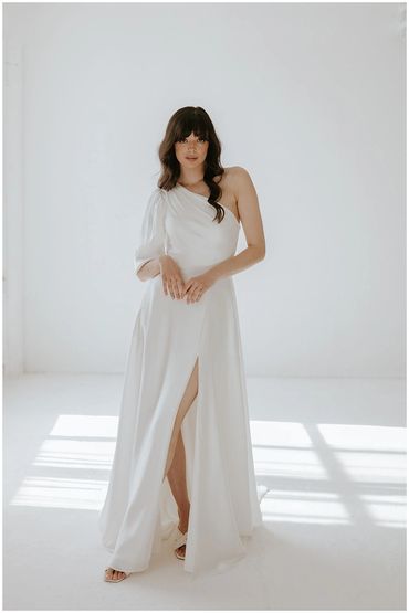 Scarlet. One shoulder wedding dress with long sleeve and side split
Surrey Hampshire Reading Twyford