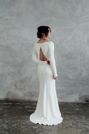 The Bureiku Dress.
Rolling in Roses
long sleeve wedding dress fitted with open back Wokingham Berks
