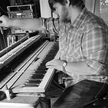 Photo of piano technician, Ike Kemple