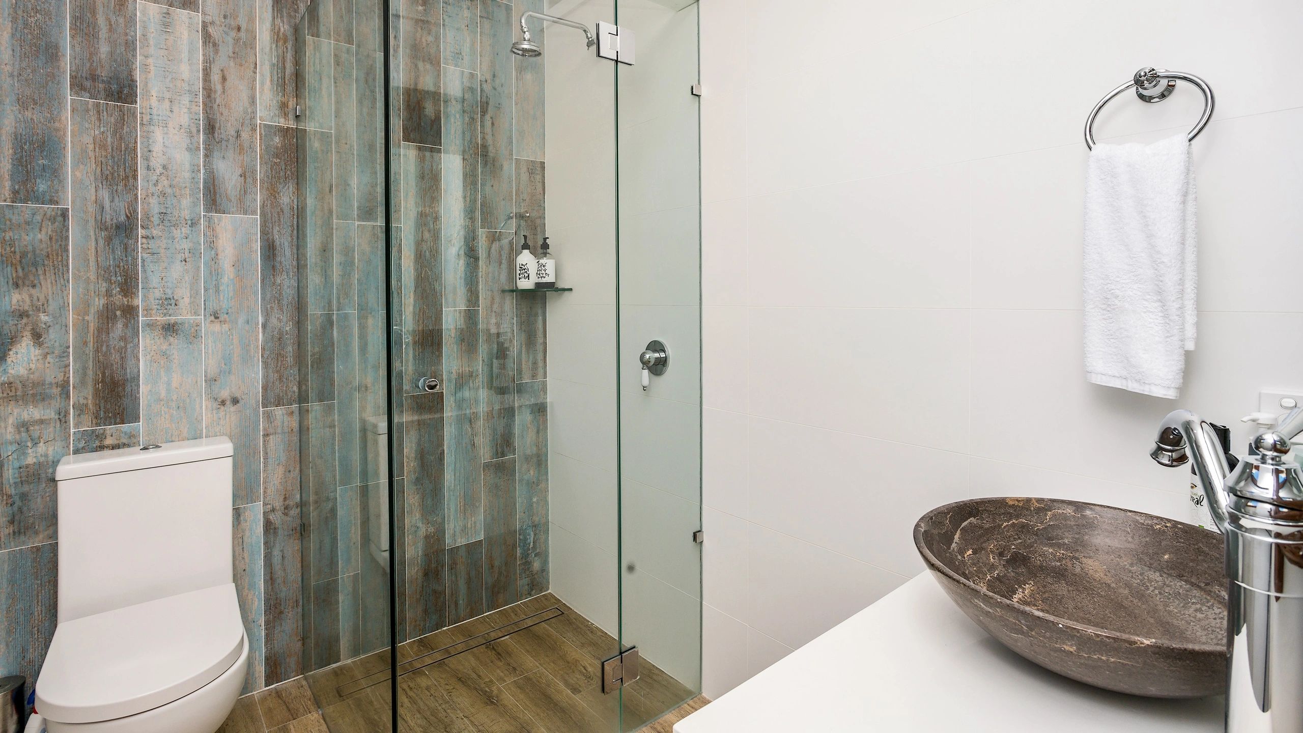 luxurious bathroom