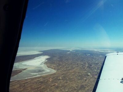 Approaching the eastern shore of Kati Thanda (Lake Eyre)