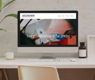 mockup of website, computer on desk showcasing website design, desk and computer