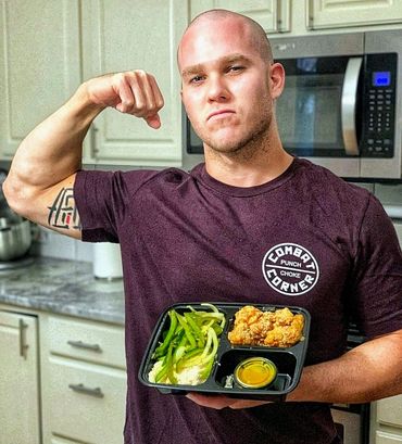 David Heineman holding a Clean Eats Kitchen meal prep box