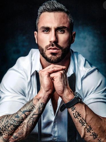 Kyle male entertainer performing in Sydney