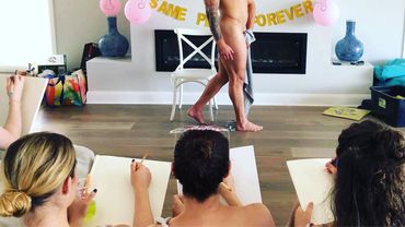 Life drawing class Sydney hens party group sketching and having fun