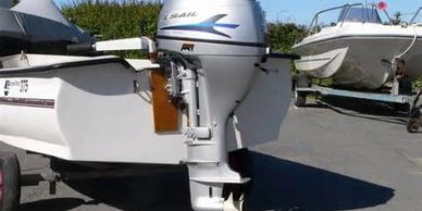 outboard engine and boat 