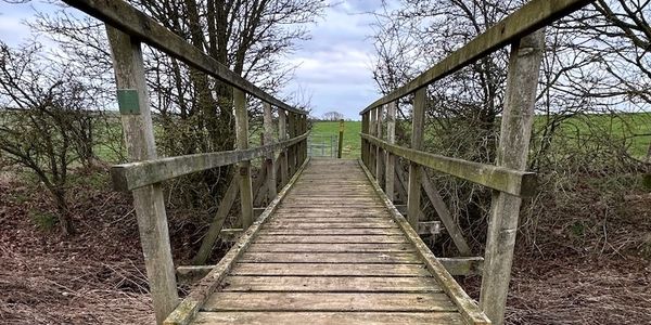 Footpaths across the fields from Hillview