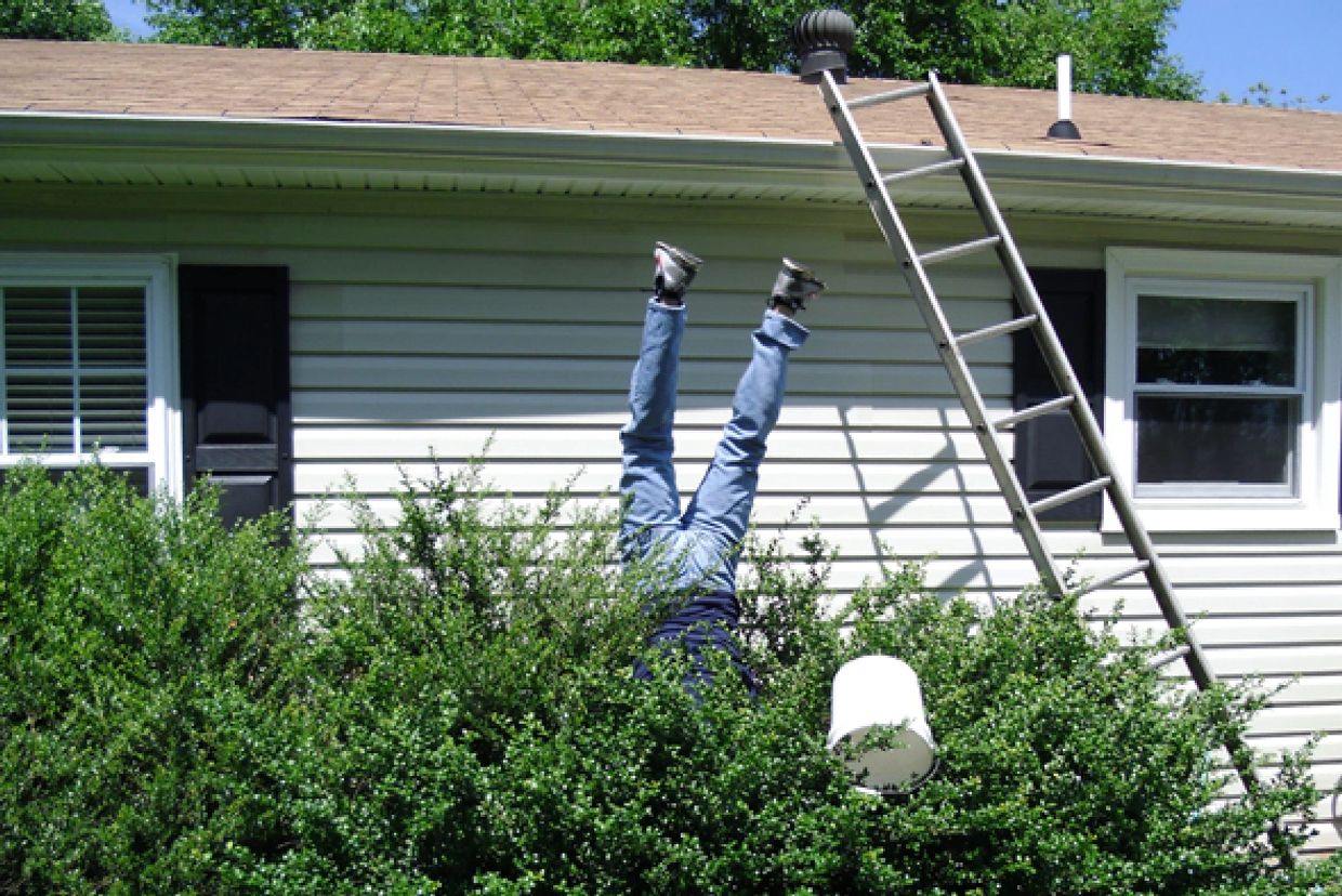 HelloGutters, goodbye clutter,
Stay off the ladder, please don't splatter.