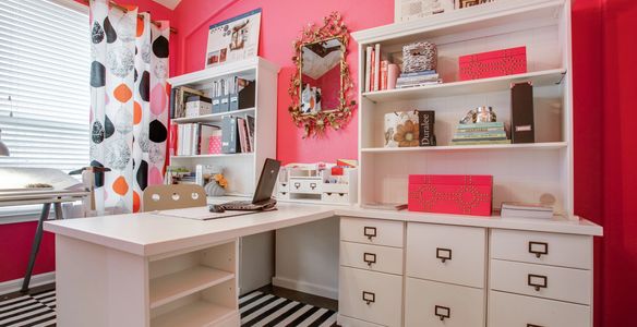 Pink interior walls for home office