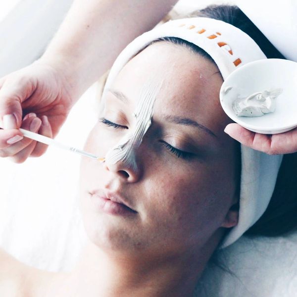 Post summer facial skin treatments to fight dehydration and pigmentation