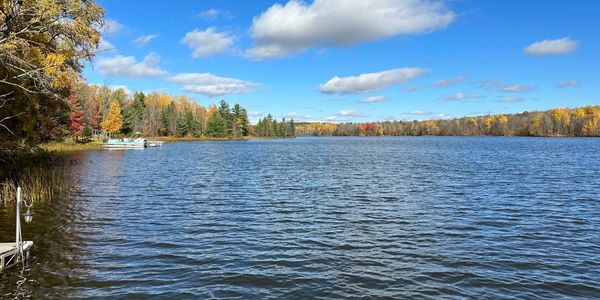 Welcome to "The Lakeside" on Lake Winter! With 4 bedrooms for 8 guests, it's your ideal retreat.