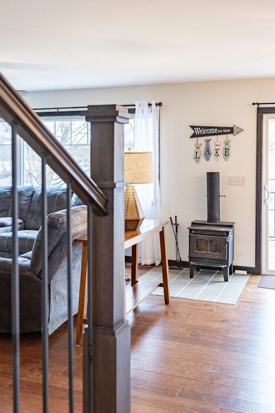 Welcome to "The Lakeside" on Lake Winter! With 4 bedrooms for 8 guests, it's your ideal retreat.