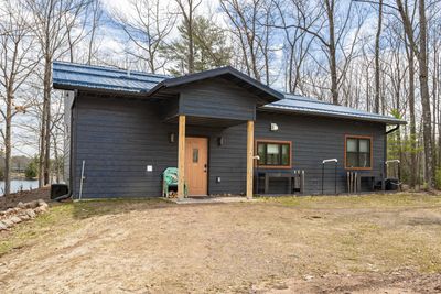 Relax on the shoreline of Nelson Lake at Lily Pad Lake House. Our relaxing 2-BR home away from home is tucked in beaver bay on Nelson Lake.